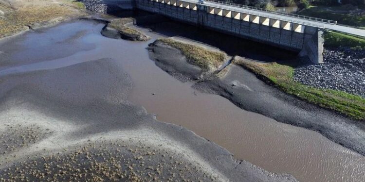 Marcos Umpiérrez: “No se puede tomar el agua que sale por la canilla y no es segura para bañarse”
