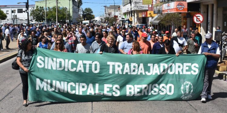 Berisso: hubo acuerdo y los municipales levantarán el paro