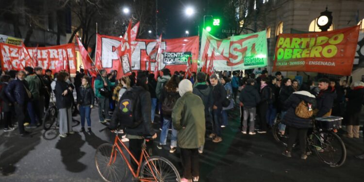 Platenses se movilizaron por la muerte de Facundo Molares luego de una represión policial