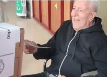 Un hombre de 102 años votó en un colegio de La Plata: “Nunca falté”
