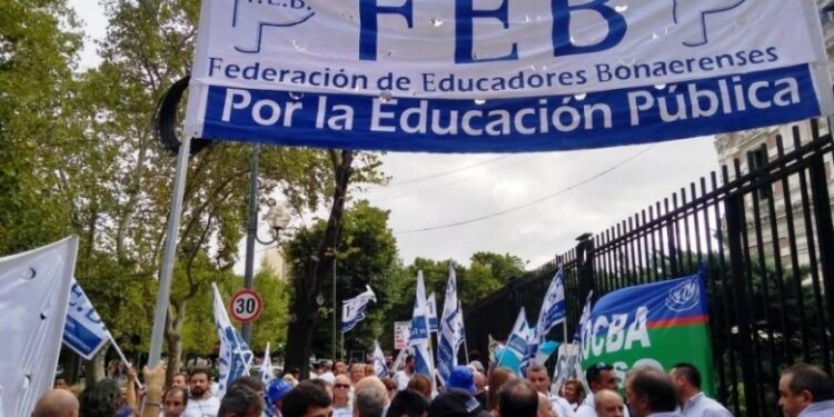 Docentes realizarán un nuevo pedido de aumento