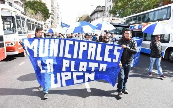 Trabajadores municipales realizarán un paro en reclamo del bono de $60.000