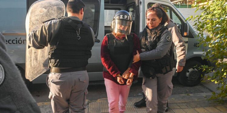 Brenda Uliarte dijo haber escuchado que Milman “pagaba para generar disturbios” cerca de la casa de Cristina