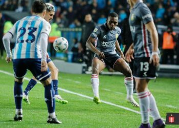 Estudiantes perdió 2 a 1 ante Racing en Avellaneda