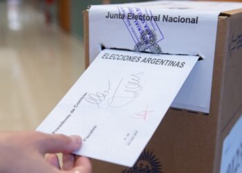 La CNE informó que las boletas que presenten roturas o distinto número son “válidas”