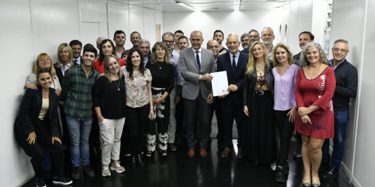 Carreras universitarias y oficios en cárceles: ¿qué acordaron el futuro intendente y decanos de la UNLP?