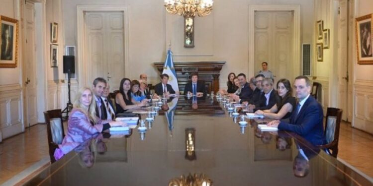 Milei encabezó su primera reunión de Gabinete para encarar el “reordenamiento del Estado”