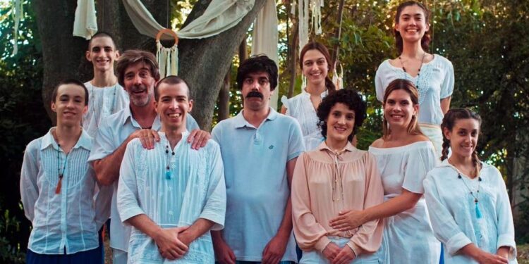 La película platense “Algo que pasó en año nuevo” tendrá un reestreno digital mundial