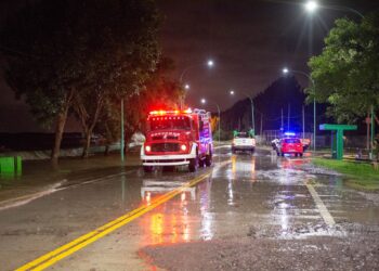 Ensenada: crecida del río y vecinos evacuados