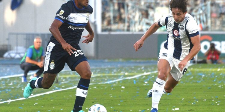 El Lobo arrancó con fuerza y le ganó a Talleres en el debut de la Copa de la Liga Profesional 2024