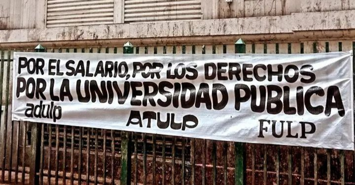 Universitarios se manifestaron en defensa de la educación pública