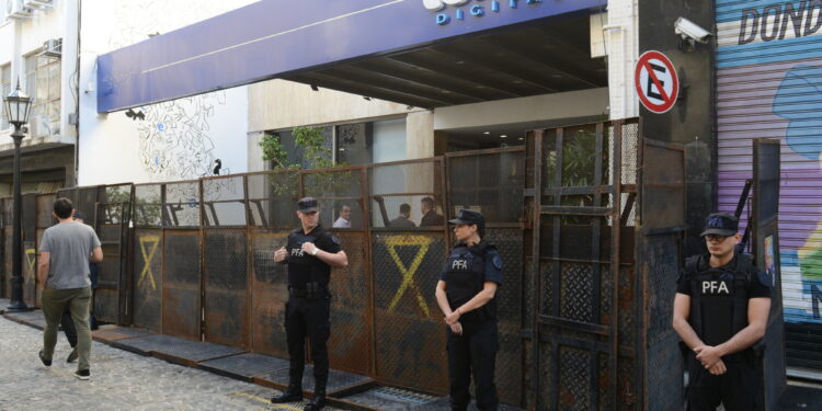 Cierran la agencia de noticias Télam