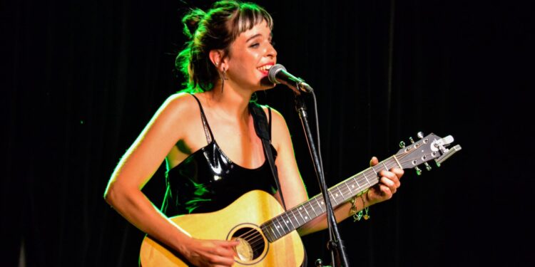 Vale Acevedo vuelve con todo su rock a La Plata