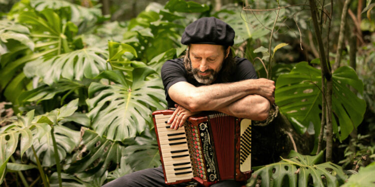 Chango Spaiuk llega con “Taco y Suela” a La Plata