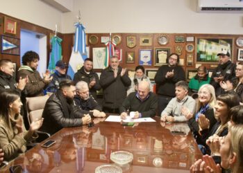 Secco aumentó el salario de los trabajadores municipales