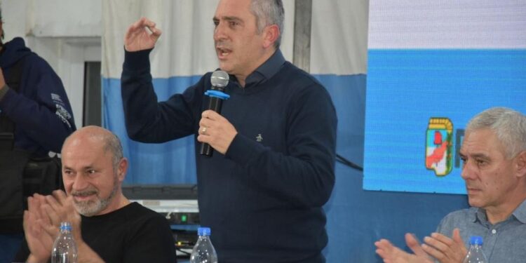 Andrés “Cuervo” Larroque: “Al poder económico mundial le interesaba esta Ley para repartirse la Argentina”