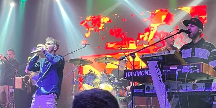 A puro roots reggae, Los Cafres calentaron el Teatro Ópera
