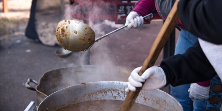 El Consejo Social de la UNLP realiza una Olla Popular en el Rectorado con la consigna “El Hambre es Urgente”