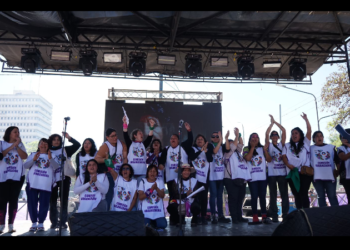 “Arriba los salarios, arriba los derechos, arriba la wiphala, abajo la reforma”