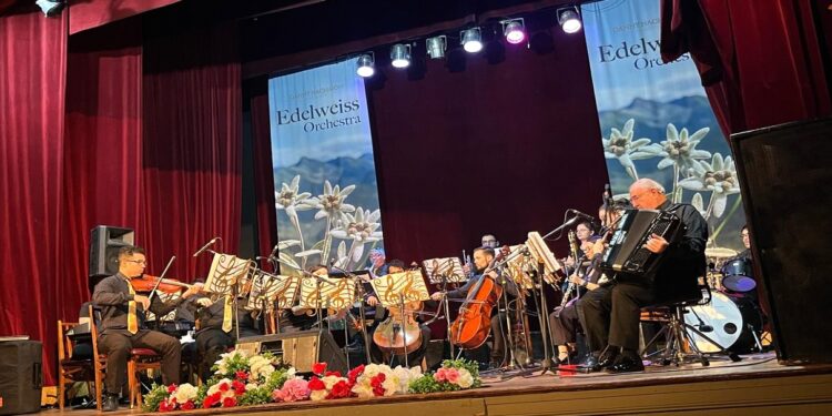 Danny Nachajon presenta “Edelweiss Orchestra” en el Teatro Metro