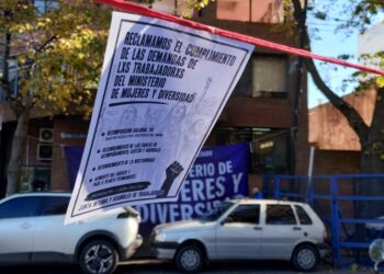 Trabajadoras del Ministerio de Mujeres realizaron una olla popular y reclamaron mejoras salariales y laborales