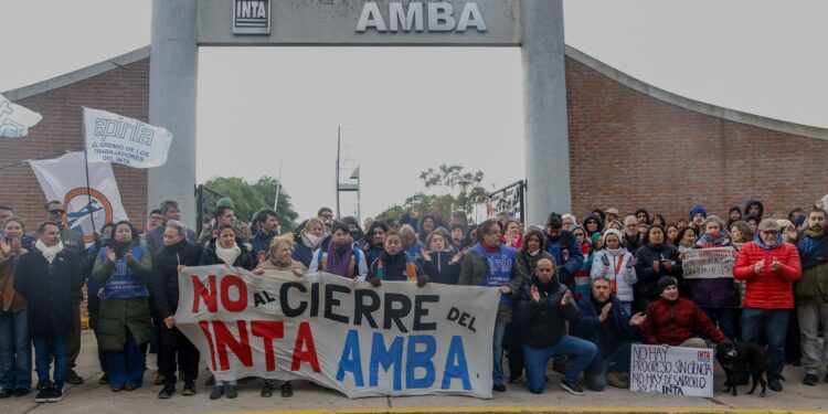 “Quieren un INTA para pocos”: trabajadores denuncian despidos encubiertos y vaciamiento