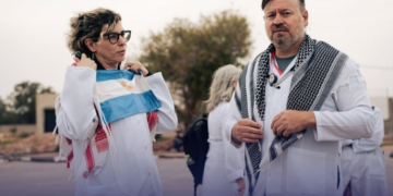 Paula Gimenez y Lucas Aguilera llevan 18 días detenidos en un convoy humanitario rumbo a Gaza