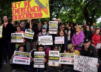 Crisis en discapacidad: convocan a un “banderazo federal” contra el recorte de prestaciones y derechos