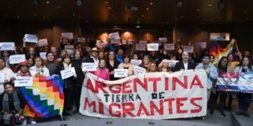 Milei contra los migrantes: “Es un decreto xenófobo y pone en riesgo la libertad de expresión”