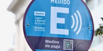 “¿Por qué no investigás los carteles?” La denuncia de la Defensoría sobre el estacionamiento