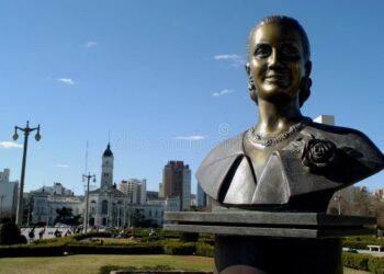 Axel Kicillof y Julio Alak encabezarán en La Plata el homenaje a Eva Perón a 74 años de su fallecimiento