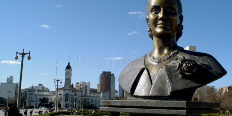 Axel Kicillof y Julio Alak encabezarán en La Plata el homenaje a Eva Perón a 74 años de su fallecimiento