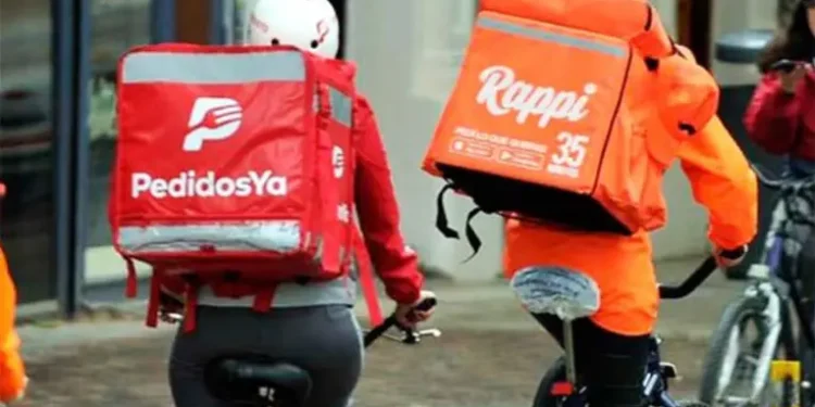 Repartidores denuncian “esclavitud financiera” por los préstamos de las apps de delivery