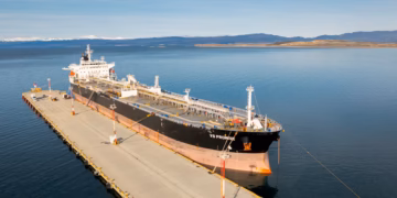 Tierra del Fuego cuestionó el amarre de un petrolero británico y reclamó el fin de la intervención del puerto