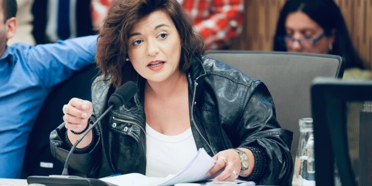 Sabrina Selva: “La ley no protege la propiedad privada, es una puerta a la extranjerización de tierras”