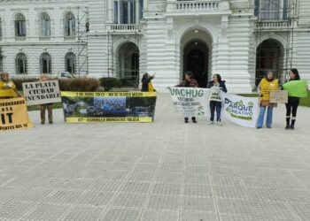 Inundados de Tolosa reclaman por el “Súper Niño” y denuncian falta de diálogo: “No nos reciben, nos mandan la policía”
