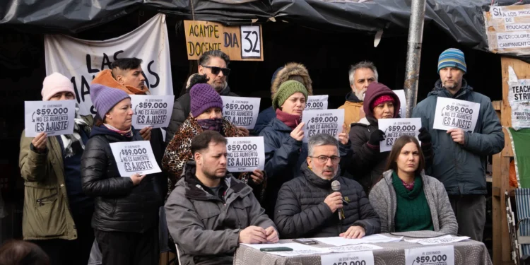 “La situación es insostenible”: docentes de Tierra del Fuego cumplen seis semanas de paro y exigen un salario digno